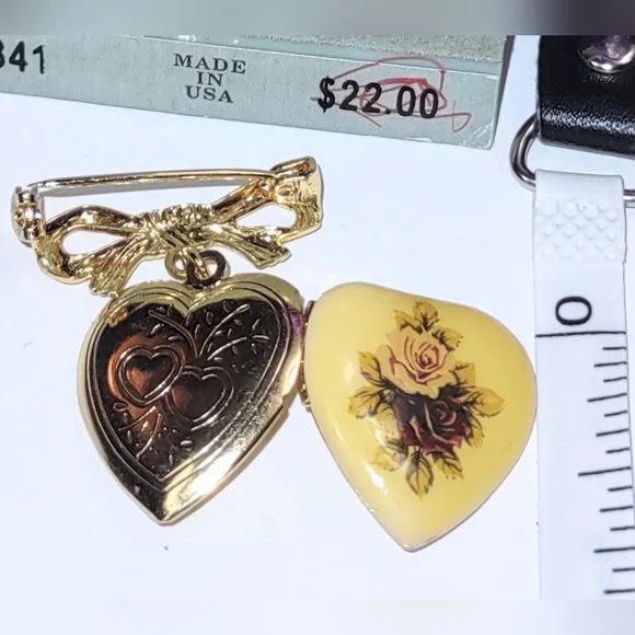 Classic Enamel Heart w/ Vintage Floral on Locket Dangling Gold Bow Brooch - Picture 2 of 11